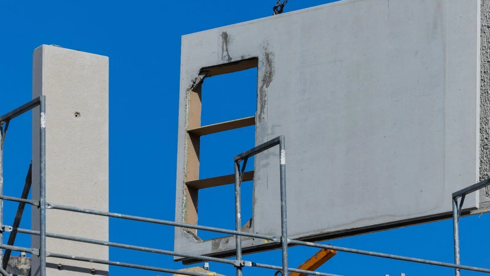 Im Januar wurde der Bau von 16.800 Wohnungen bewilligt - 5200 Genehmigungen weniger als ein Jahr zuvor. (Foto: Rolf Vennenbernd/dpa)