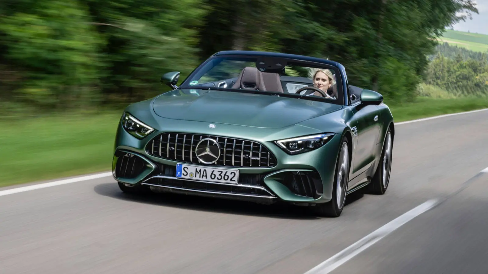 AMG hat die Performance des Roadsters verbessert. So schafft er es im besten Fall in 2,9 Sekunden aus dem Stand auf Tempo 100. (Foto: Mercedes-Benz AG/dpa-tmn)