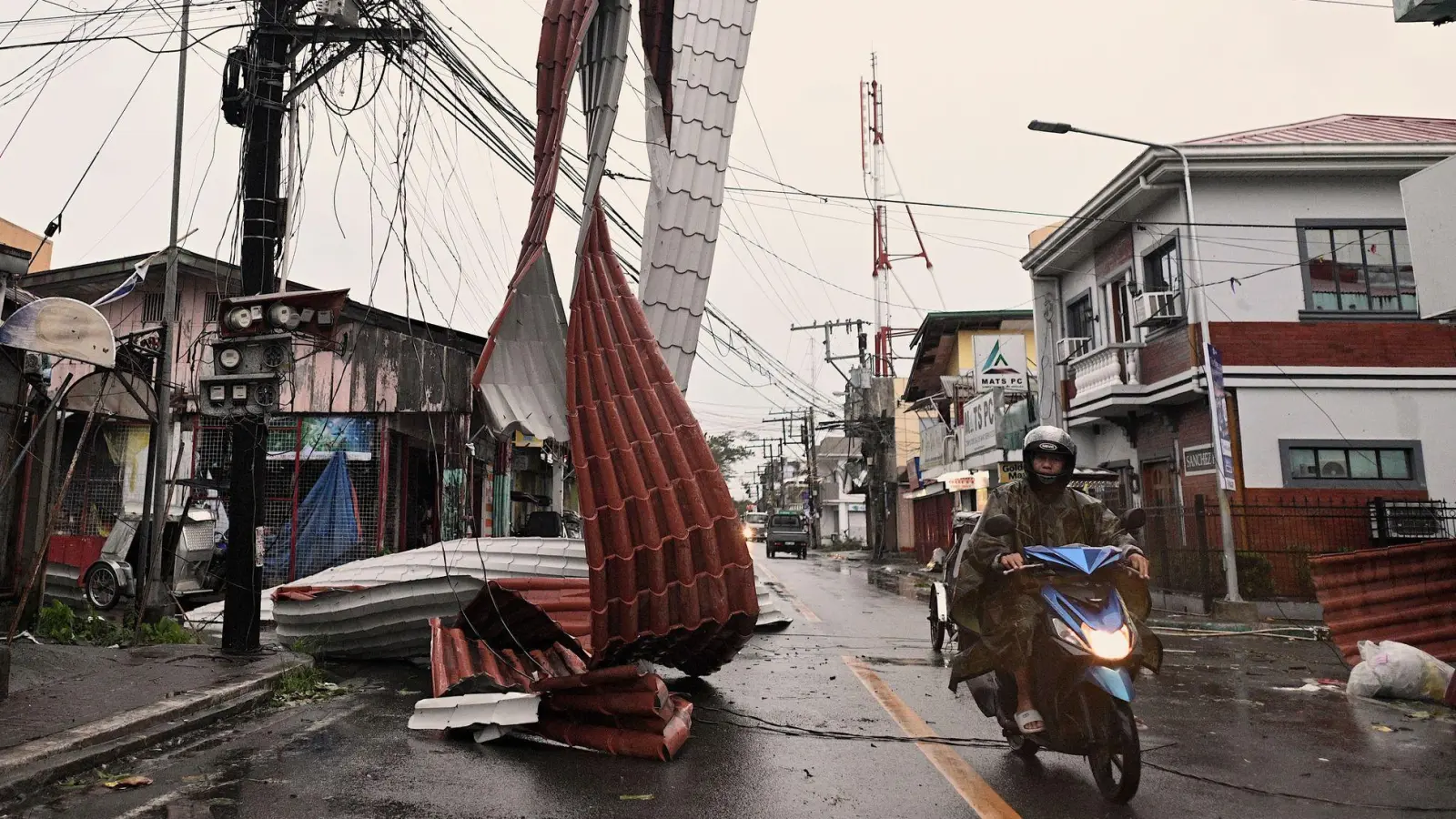 Schon wieder hat ein heftiger Sturm auf den Philippinen für Zerstörung gesorgt. (Foto: Noel Celis/AP)