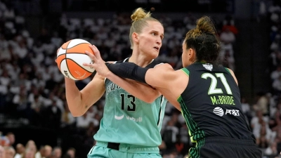 Leonie Fiebich spielt in den WNBA-Finals eine ganz starke Rolle für die New York Liberty. (Foto: Abbie Parr/AP/dpa)