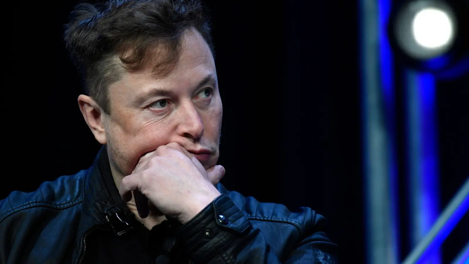 Elon Musk, Konzernchef des US-Elektroautohersteller Tesla, ist verklagt worden und zwar von einem Dogecoin-Investor. Der Vorwurf: ein angebliches Schneeballsystem. (Foto: Susan Walsh/AP/dpa)