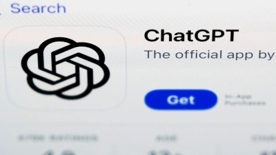 ChatGPT-App auf einem Smartphone. Die Software kann jetzt mit den Benutzern sprachlich interagieren. (Foto: Matt Rourke/AP/dpa)