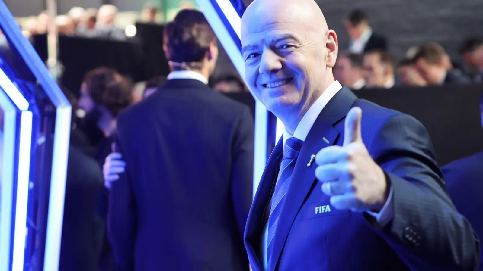 FIFA-Präsident Gianni Infantino kürt den Weltfußballer. (Foto: Christian Charisius/dpa)