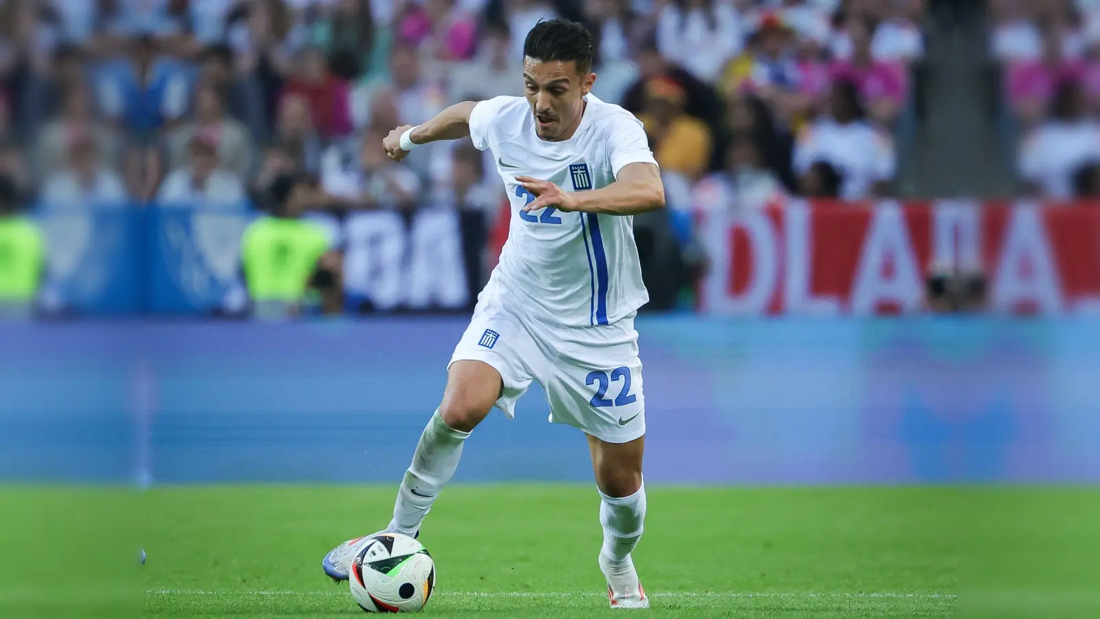 Dimitrios Giannoulis wechselt zum FC Augsburg. (Foto: Christian Charisius/dpa)