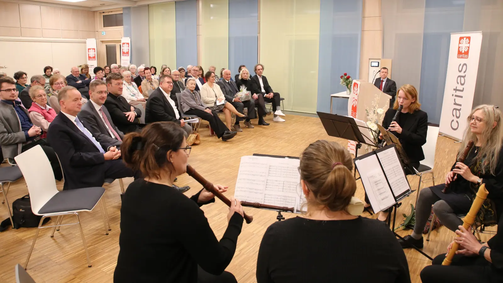 Das Flötenensemble der Städtischen Musikschule sorgte beim Festakt für die Musik. (Foto: Alexander Biernoth)