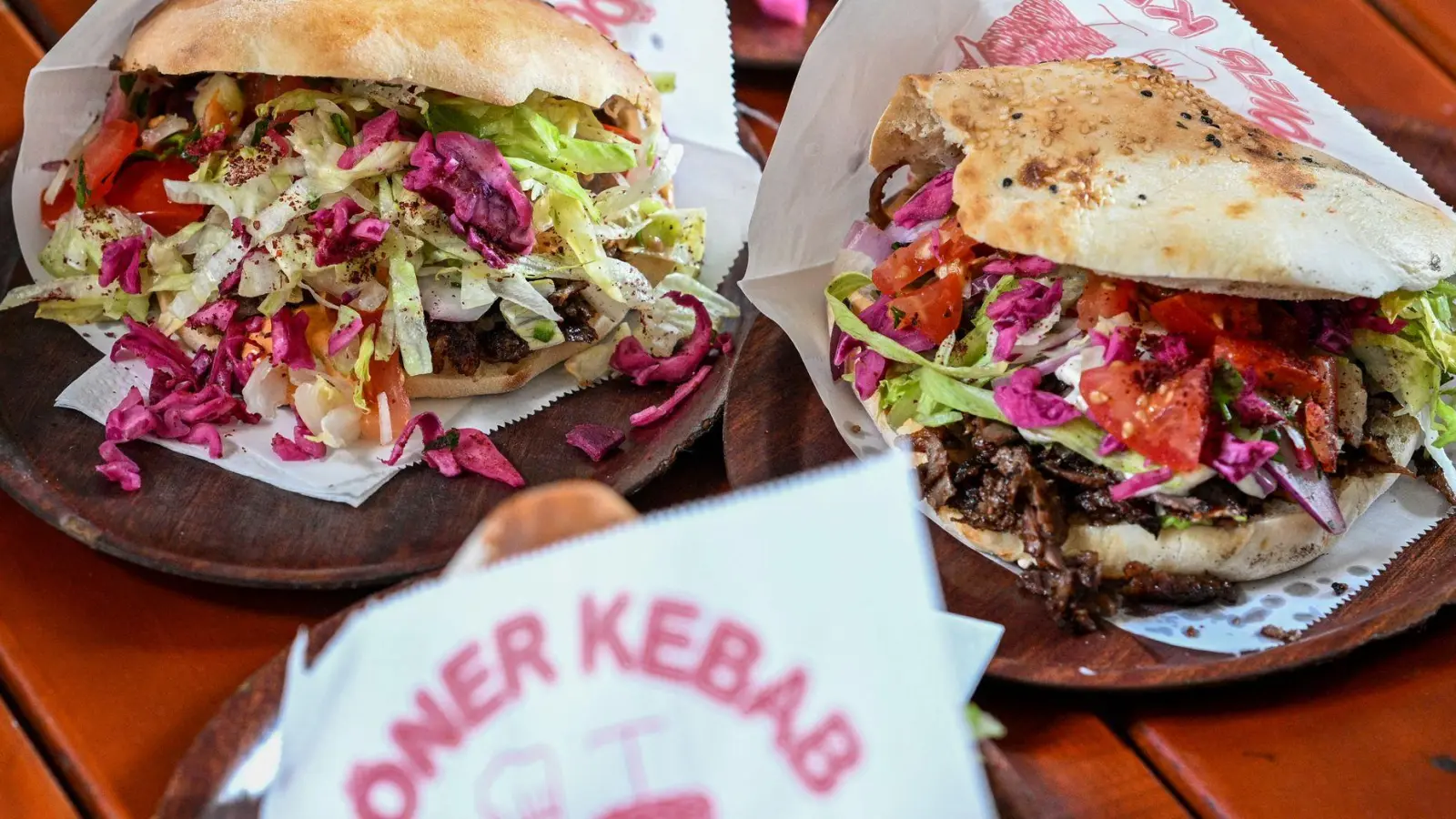 Der 49-Jährige wollte sich von dem Geld vermutlich einen Döner kaufen. (Symbolbild) (Foto: Jens Kalaene/dpa)