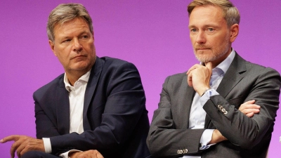 Robert Habeck (Grüne) (links) und der ehemalige Finanzminister, Christian Lindner (FDP) sind sich uneinig. (Archivbild) (Foto: Carsten Koall/dpa)