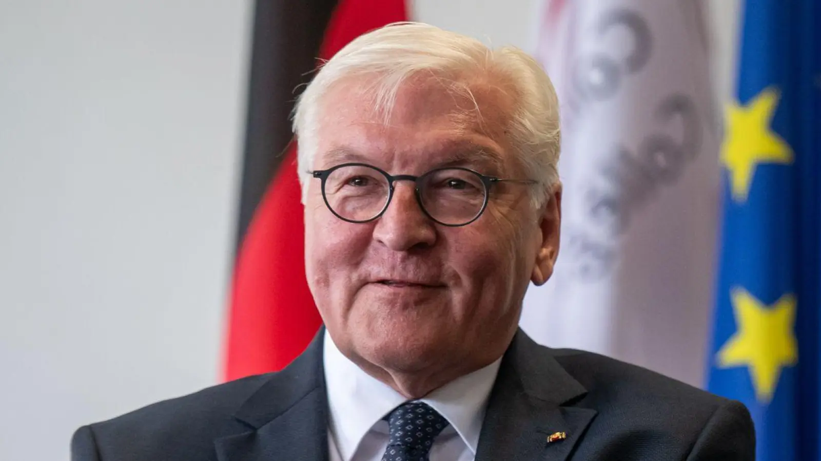 Bundespräsident Frank-Walter Steinmeier nimmt an der Abschlussveranstaltung „Madeleine Albright Promotion 2023/2024“ am Europakolleg (Campus Brügge) teil. (Foto: Jonas Roosens/Belga/dpa)