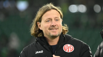 Trainer Bo Henriksen vom FSV Mainz 05 hofft gegen den FC Bayern auf eine Überraschung. (Foto: Swen Pförtner/dpa)