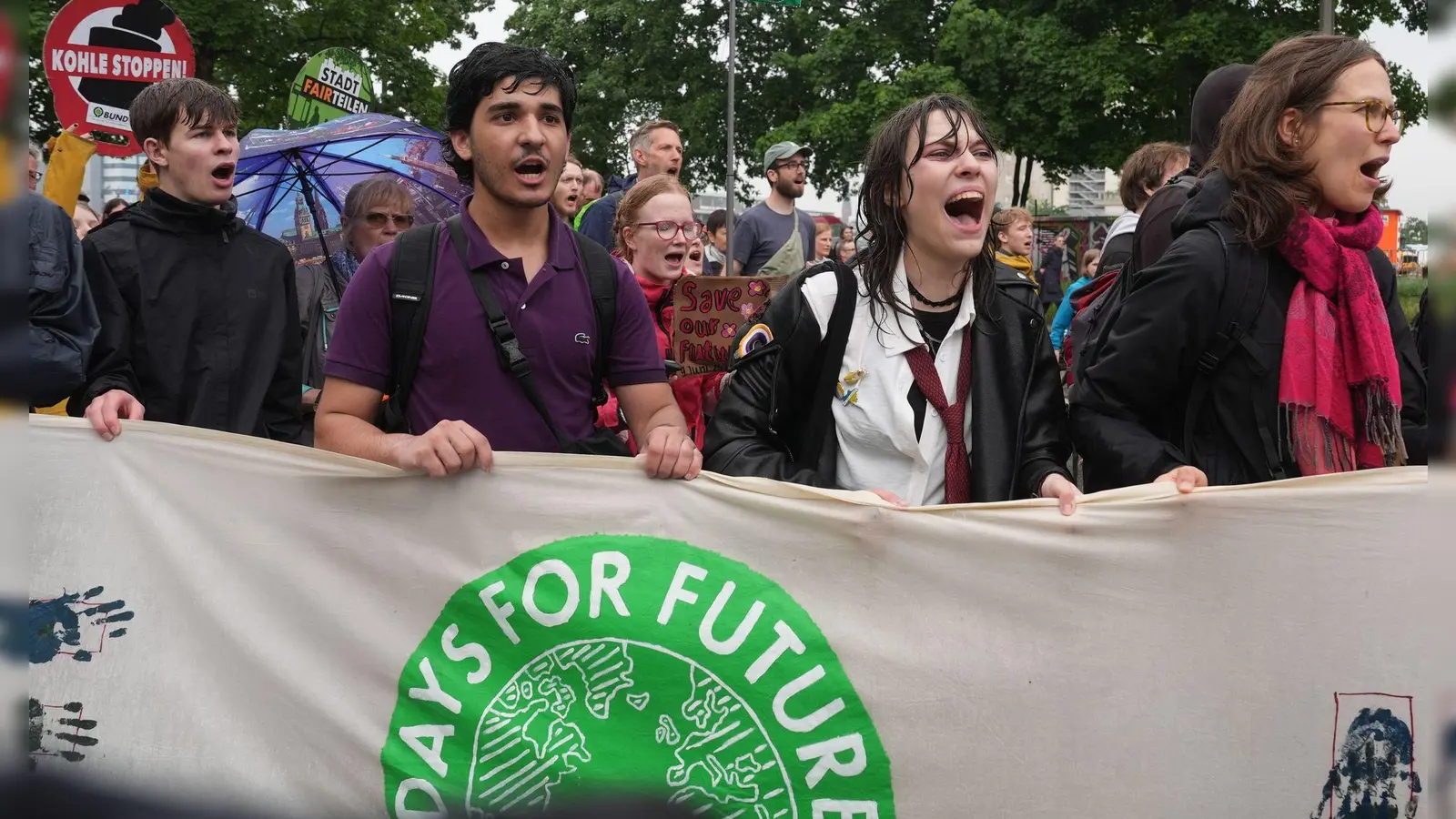 Angesichts des sogenannten globalen Klimastreiks gehen die Teilnehmer von Fridays for Future am Freitag in vielen Städten Bayerns für mehr Klimaschutz auf die Straße. (Archivfoto) (Foto: Marcus Brandt/dpa)