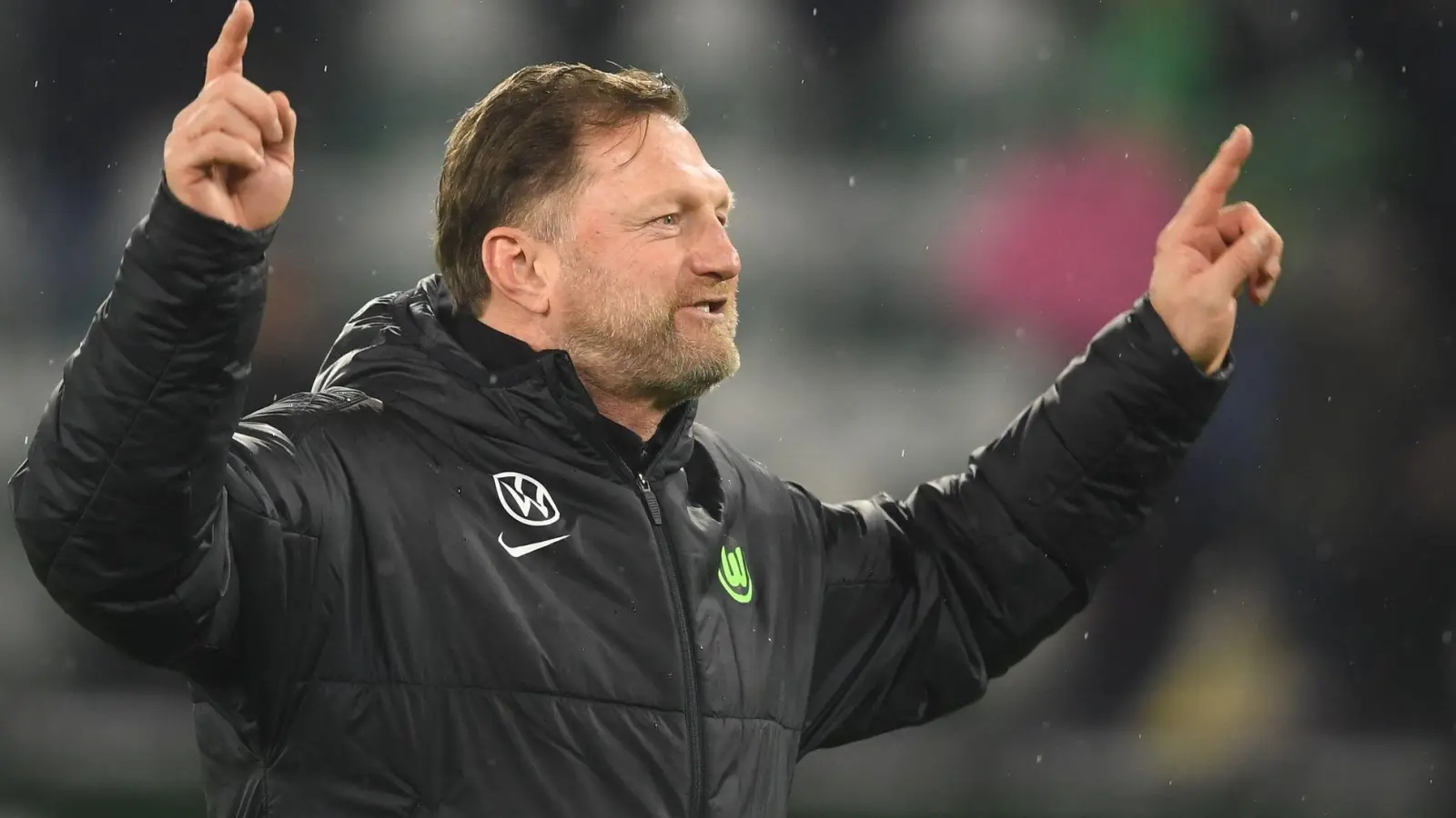 Freut sich auf Weihnachten zu Hause: Trainer Ralph Hasenhüttl vom VfL Wolfsburg. (Foto: Swen Pförtner/dpa)