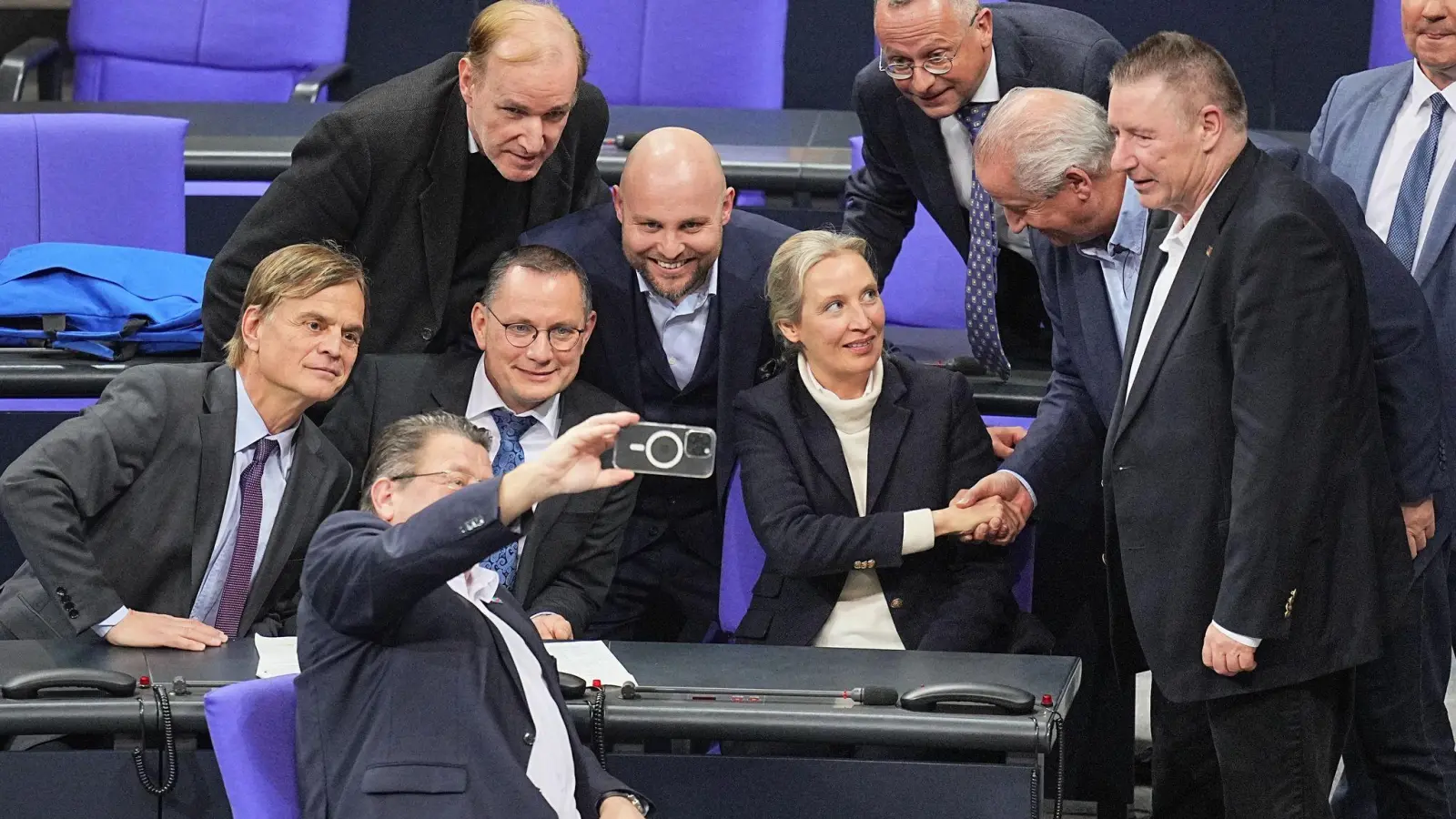 Die AfD sieht nach der Migrations-Abstimmung den Beginn einer „neuen Epoche“ (Foto: Michael Kappeler/dpa)