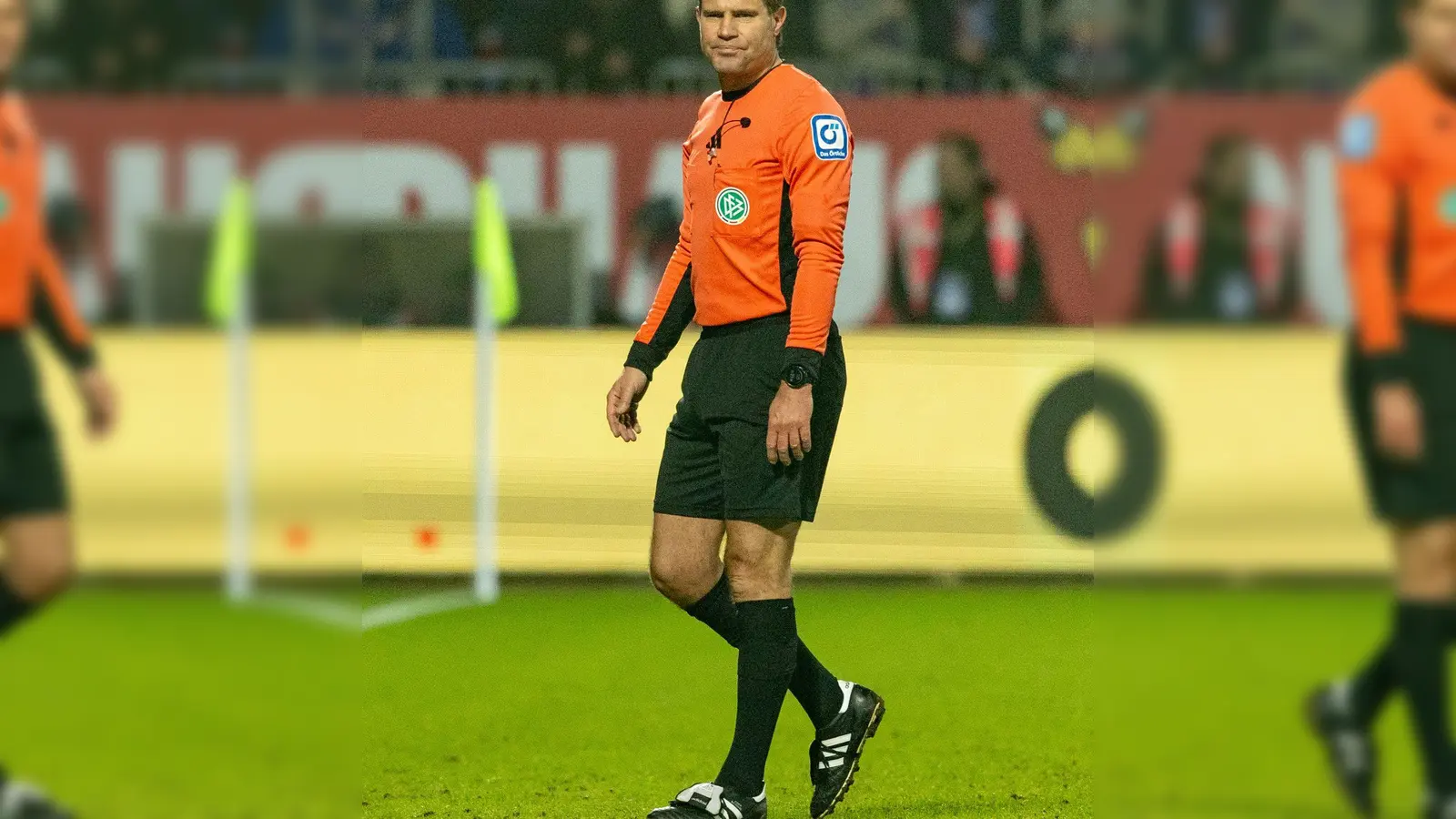 Verletzt ausgewechselt: Schiedsrichter Felix Brych beim Spiel in Kiel. (Foto: Axel Heimken/dpa)