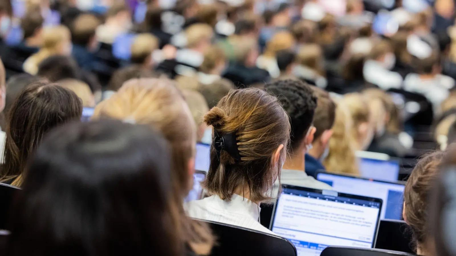 Die Zahl der Teilzeit-Studenten in Bayern ist zurückgegangen. (Symbolbild) (Foto: Rolf Vennenbernd/dpa)