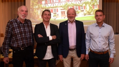 Zum Thema Wasserkraft hatten (von links) Dr. Thomas Schmiedeke, Lothar Schmidt, Hans-Josef Fell und Anian Pauli etliches beim Symposium des Fördervereins Taubermühlenweg zu sagen. (Foto: Gerhard Krämer)