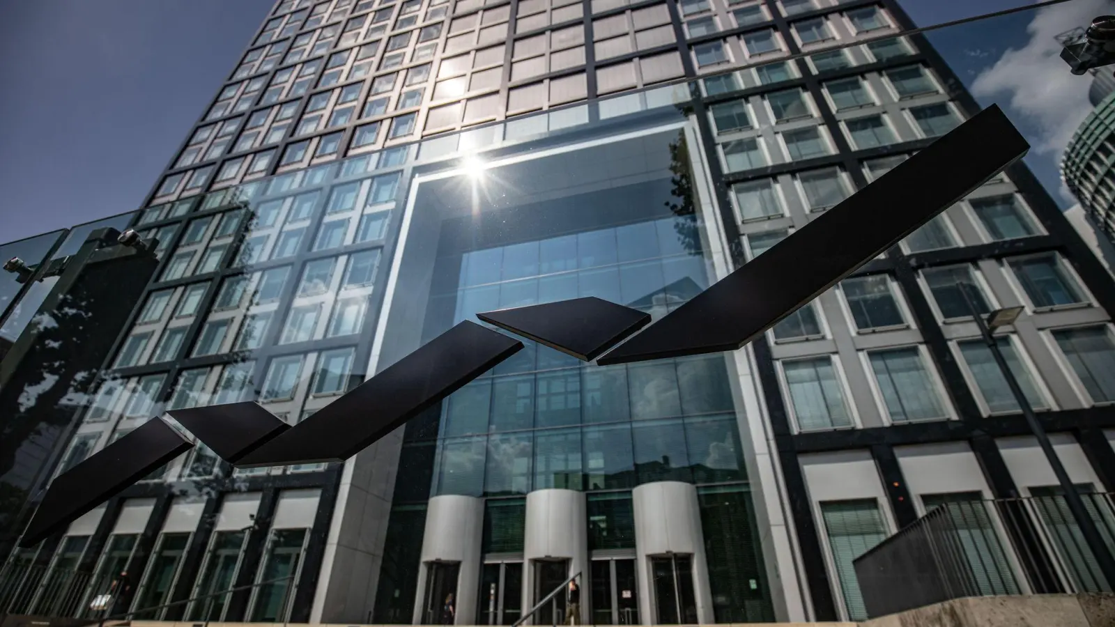 Die Deutsche Börse, Deutschlands größter Börsenbetreiber, mit Sitz in Eschborn nahe Frankfurt (Archivfoto) (Foto: Frank Rumpenhorst/dpa)