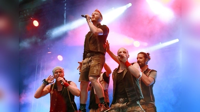 Lederhosen-Pop: Die Band „VoXXclub“ bot im Juli 2016 bei den Ansbach Open volkstümliche Schlagermusik. (Foto: Elke Walter)