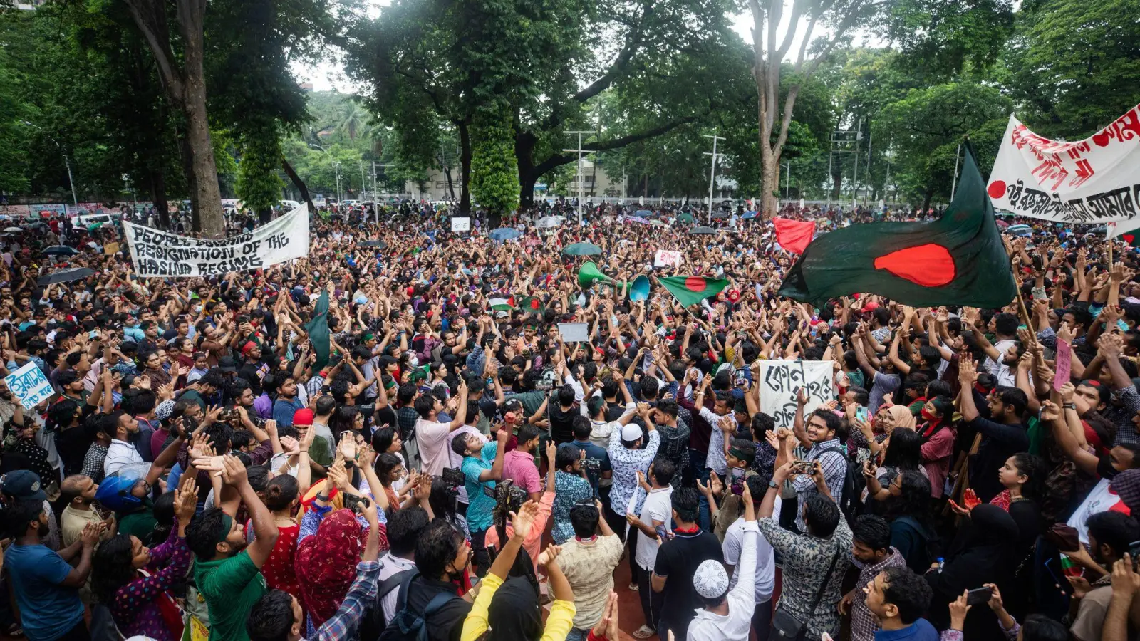 Protestierende fordern Gerechtigkeit. (Foto: Rajib Dhar/AP/dpa)