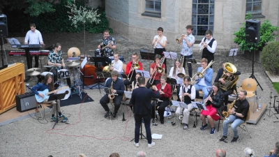 Überzeugte bei ihrem Freiluftkonzert: Die Bigband der Berufsfachschule für Musik in Dinkelsbühl. (Foto: Wolfgang Hauf)