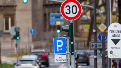 Änderungen der StVO: Tempo-30-Zonen sollen ab jetzt einfacher eingerichtet werden können. (Archivbild) (Foto: Andreas Arnold/dpa)