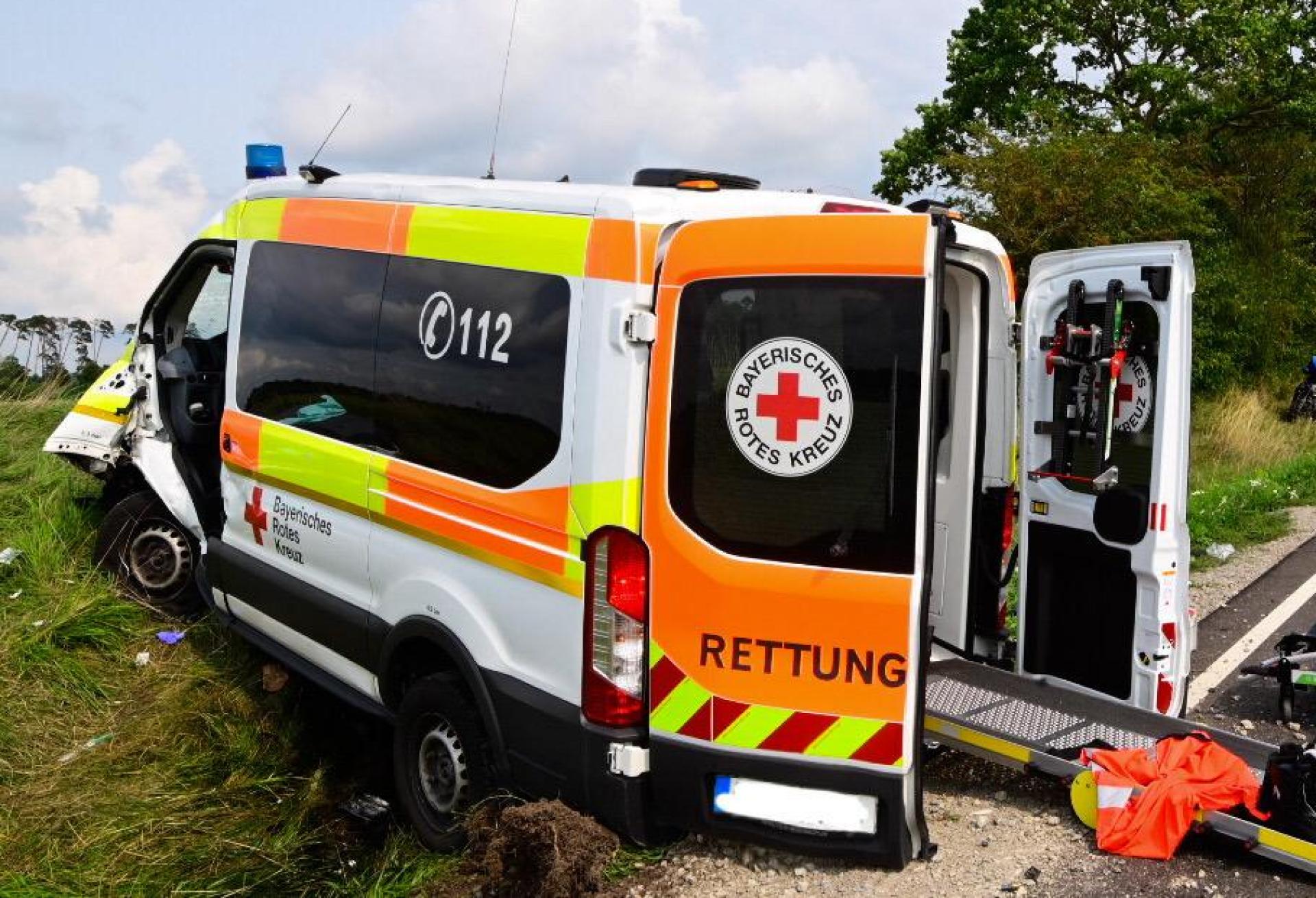 Drei Tote Bei Unfall Nahe Geslau: Krankenwagen Kracht In Auto | FLZ.de