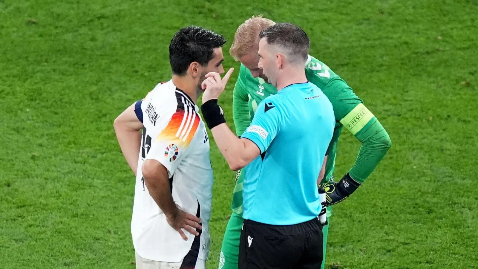 DFB-Schiedsrichter-Chef Kircher fordert bei der Umsetzung der sogenannten Kapitänsregel ein strenges und einheitliches Vorgehen der Referees. (Foto: Marcus Brandt/dpa)