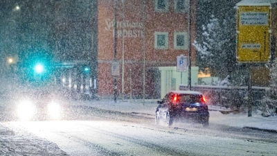 Nach kräftigen Schneefällen starten dieses Wochenende die ersten bayerischen Skigebiete den Betrieb. (Archivbild) (Foto: Sebastian Pieknik/NEWS5/dpa)