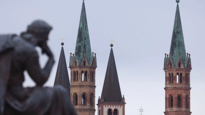 Das Bistum Würzburg trauert nach dem Tod des emeritierten Weihbischofs Helmut Bauer. (Archivbild) (Foto: Karl-Josef Hildenbrand/dpa)