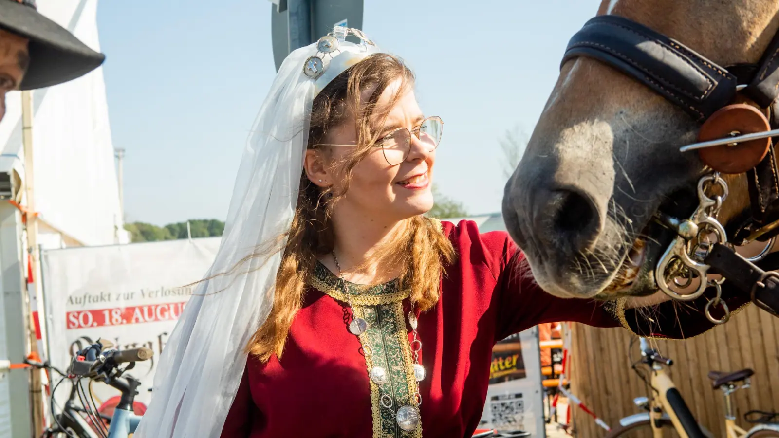 Kaiserin Kunigunde alias Tatjana Feindert spielt bei der Osing-Verlosung eine wichtige Rolle. (Foto: Evi Lemberger)