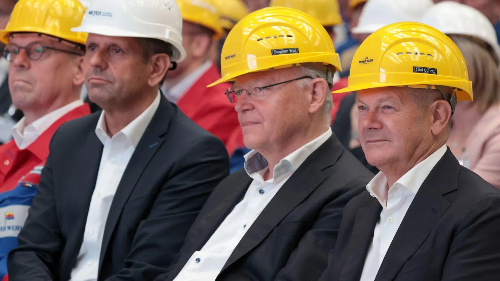 Bund und Land hatten der angeschlagenen Meyer Werft die Rettung im August in Papenburg zugesagt. (Archivbild) (Foto: Markus Hibbeler/dpa)