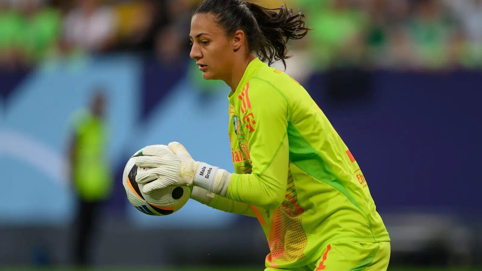 Bei Torhüter Maria Luisa Grohs vom FC Bayern ist ein bösartiger Tumor diagnostiziert worden. (Foto: Robert Michael/dpa)