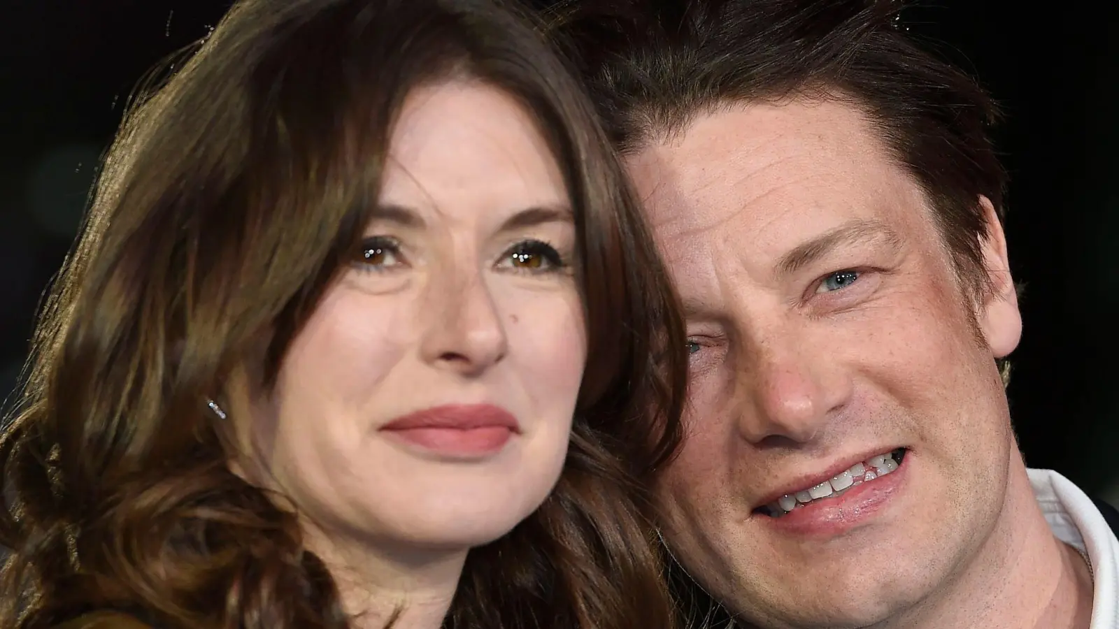 Jamie Oliver und seine Frau Jools haben sich noch einmal getraut. (Foto: Facundo Arrizabalaga/EPA/dpa)