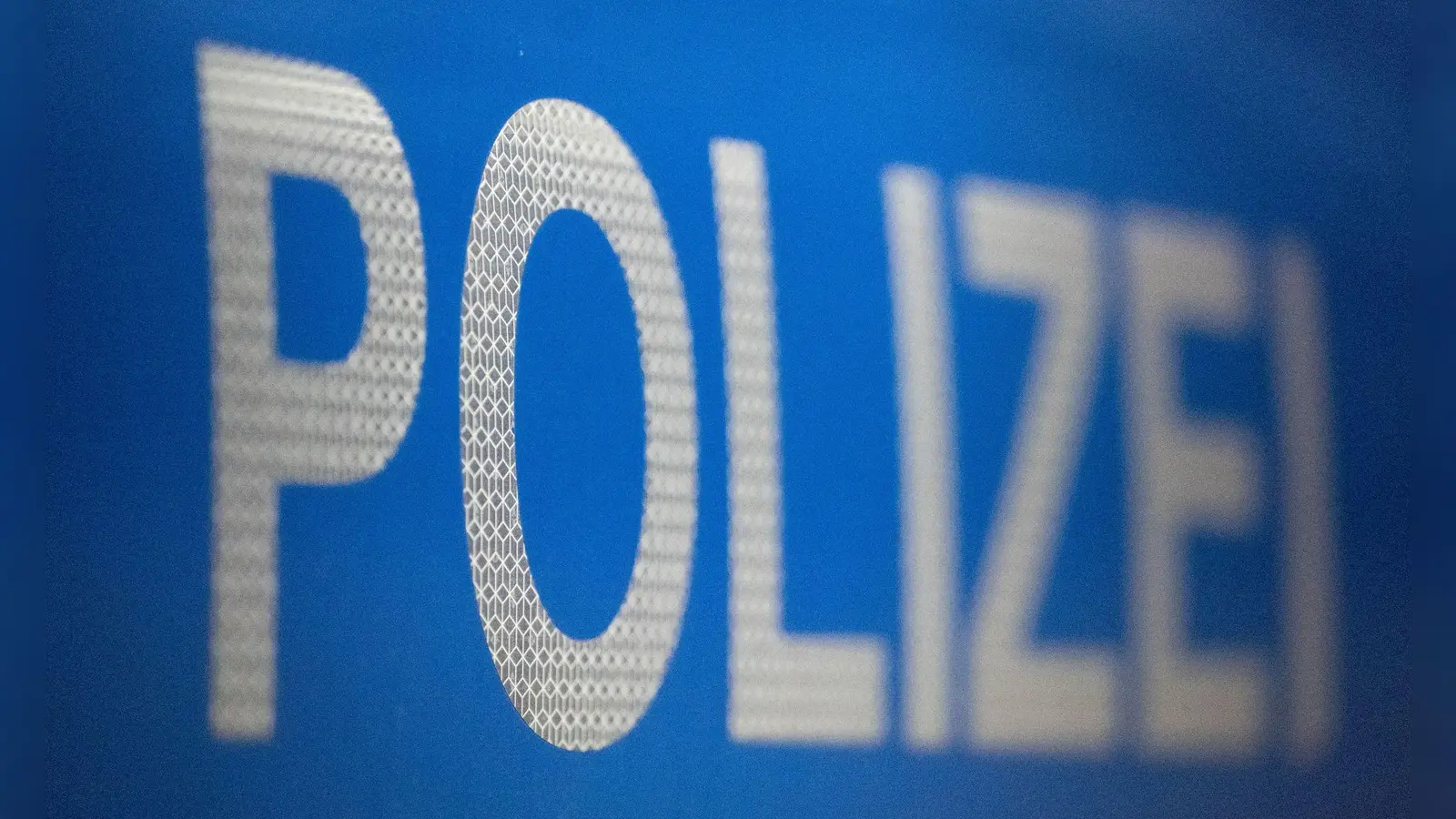 Ein 62-jähriger Motorradfahrer ist bei Abensberg (Landkreis Kehlheim) bei einem Unfall gestorben. Ursache war laut Polizei vermutlich ein medizinischer Notfall. (Symbolbild) (Foto: Marijan Murat/dpa)