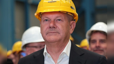 Bundeskanzler Scholz will den Schiffbau bei der Meyer Werft in Papenburg sichern. (Foto: Markus Hibbeler/dpa)