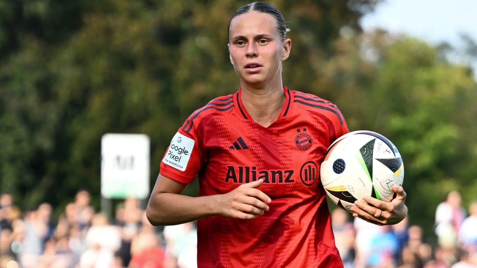 Klara Bühl erzielte das 1:0 für die Münchnerinnen. (Foto: Sebastian Christoph Gollnow/dpa)