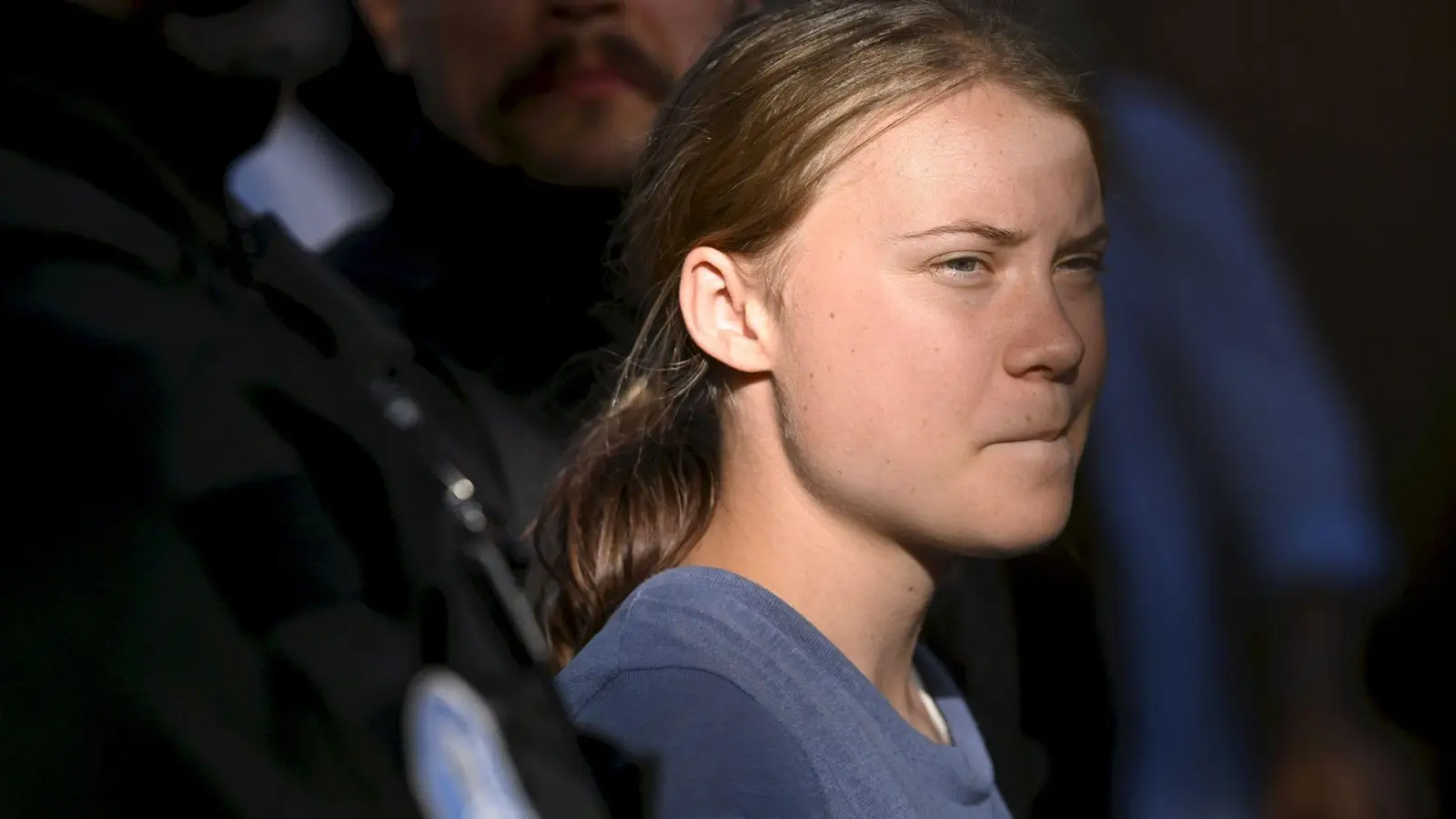 Greta Thunberg – hier bei einer Demonstration in Finnland – ist Berichten zufolge in Dänemark festgenommen worden. (Archivbild) (Foto: Mikko Stig/Lehtikuva/dpa)