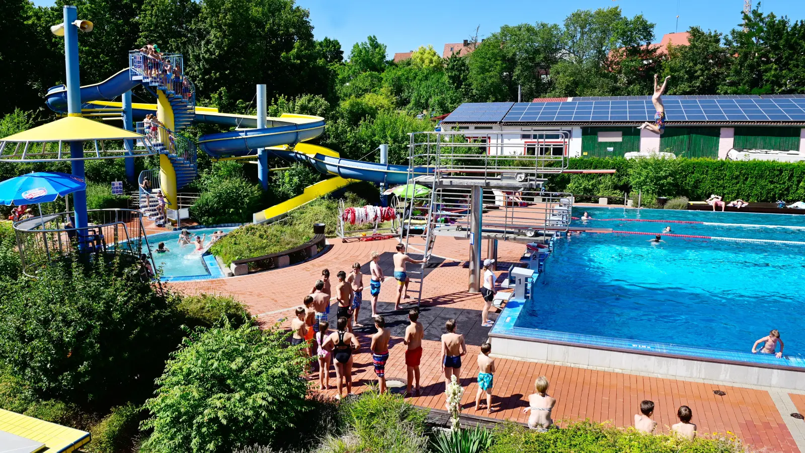 Wegen hoher Defizite sollen die Eintrittspreise im Heilsbronner Freibad angehoben werden. (Foto: Jim Albright)