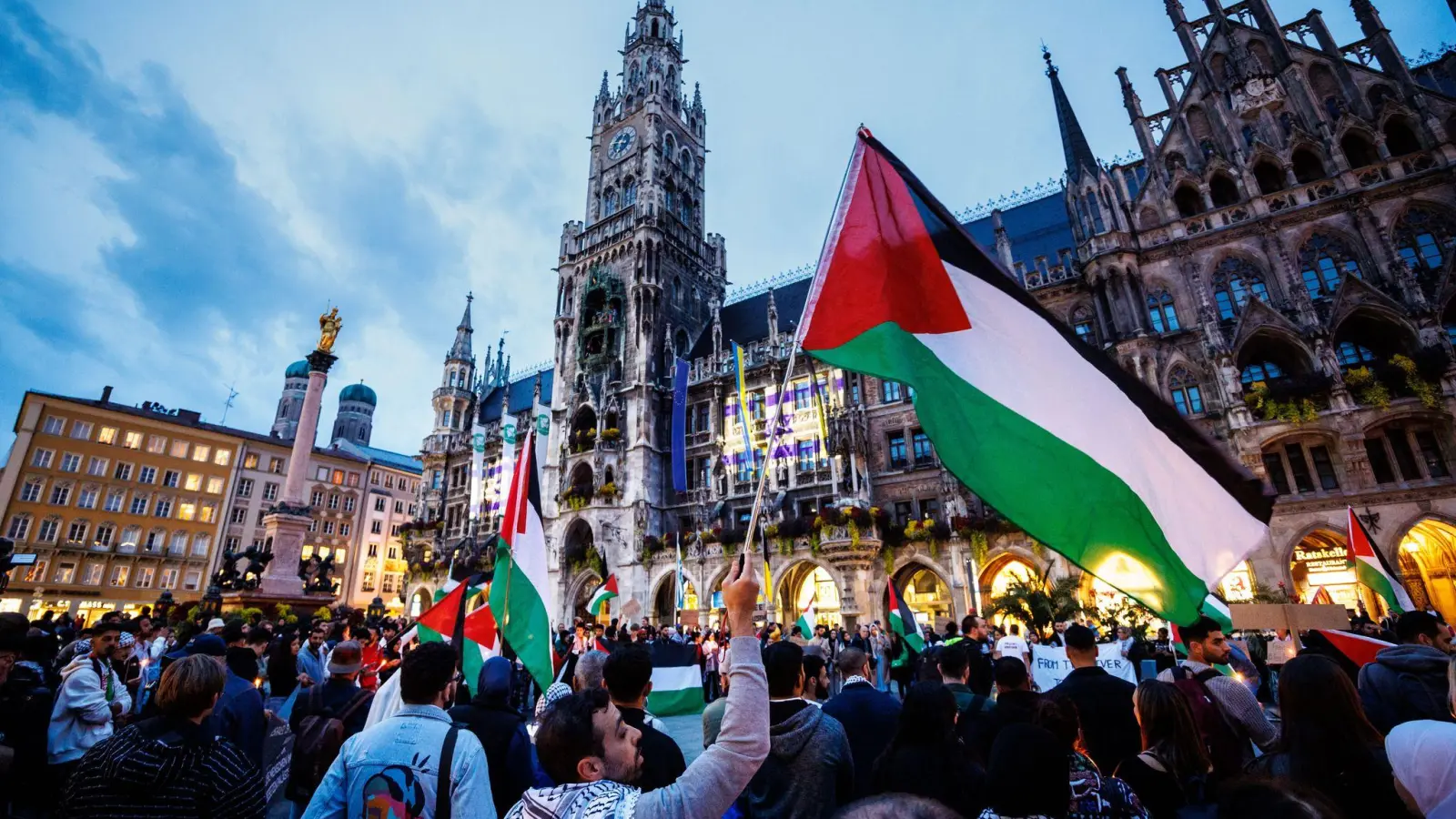 Die Zahl antisemitische Vorfälle in Bayern ist seit dem Hamas-Angriff und dem folgenden Gaza-Krieg mit zivilen Opfern massiv gestiegen. (Archivbild) (Foto: Matthias Balk/dpa)