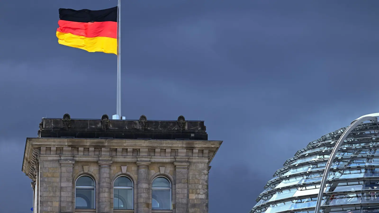 Heute ist das Reichstagsgebäude in Berlin Sitz des Bundestags. (Foto: Soeren Stache/dpa)