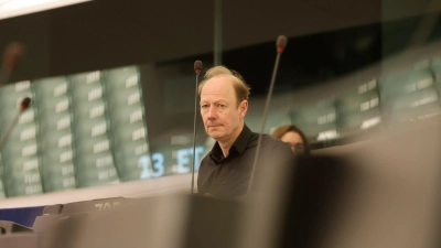 Sonneborn hat nach eigener Angabe wegen Plakat-Klaus Anzeige erstattet.  (Foto: Philipp von Ditfurth/dpa)