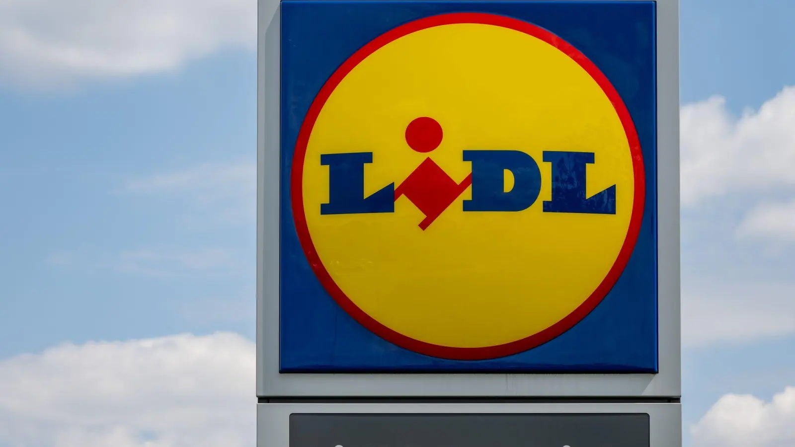 Aldi Süd kassierte vor Gericht eine Niederlage im Streit um Dubai-Schokolade, Lidl nicht. (Foto: Hendrik Schmidt/dpa)