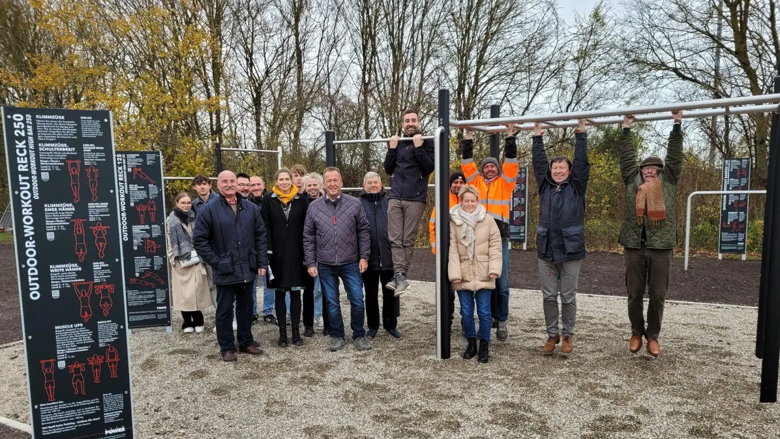 Sechs Sportgeräte und Info-Stelen mit Übungsanleitungen sind im neuen Calisthenics-Park zu finden, in dem das eigene Körpergewicht zum Trainieren eingesetzt wird. (Foto: Nina Daebel)