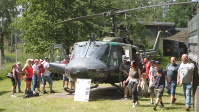 Der Hubschrauber des Museums war einer der Besuchermagneten beim Muna-Familientag. (Foto: Hans-Bernd Glanz)