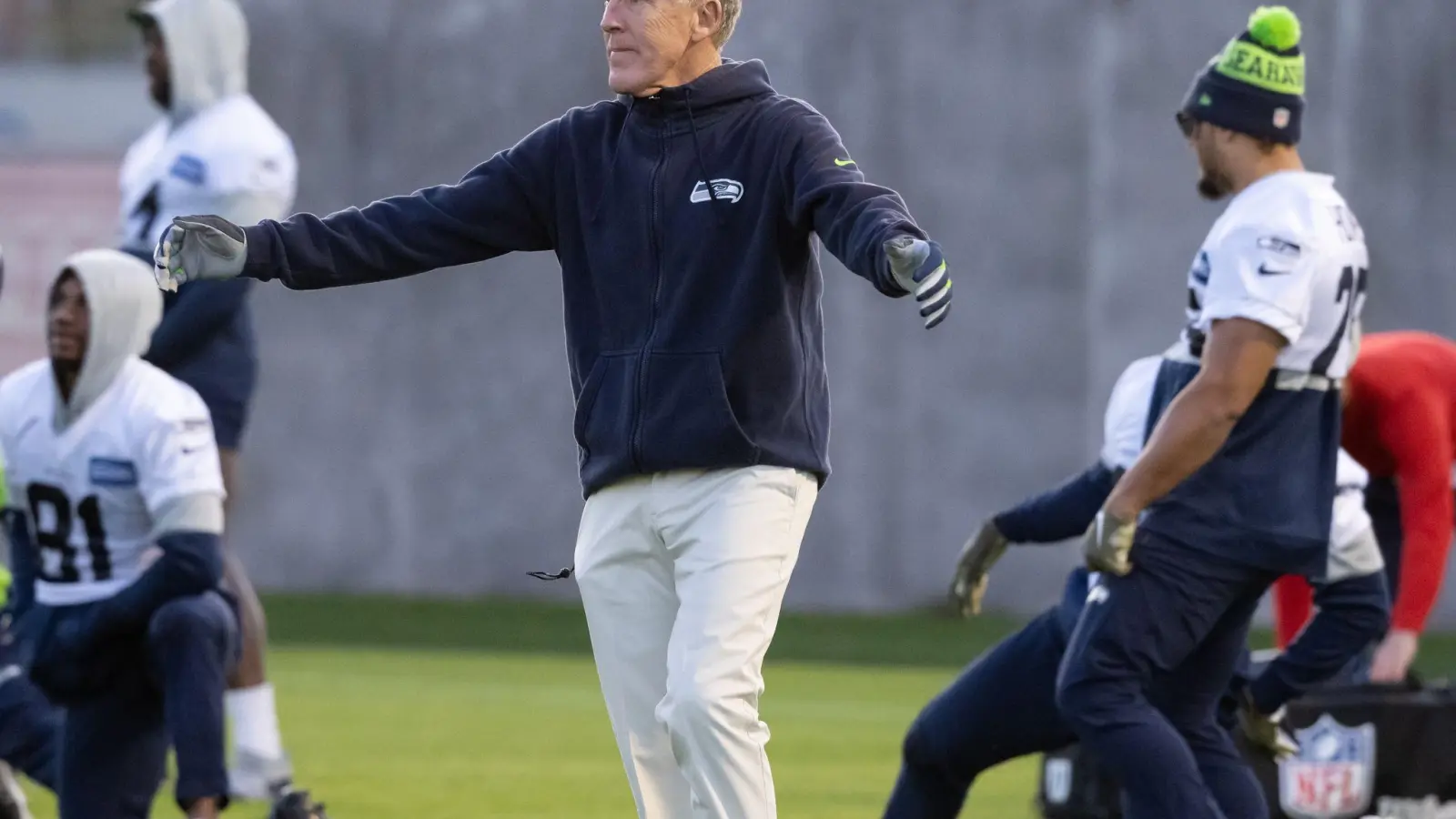 Trainer Pete Carroll in Aktion. (Foto: Sven Hoppe/dpa/Archivbild)