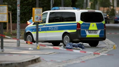 Am S-Bahnhof in Lauf an der Pegnitz nahe Nürnberg soll ein 34-Jähriger auf Bundespolizisten mit einem Messer losgegangen sein. (Foto: Daniel Löb/dpa)