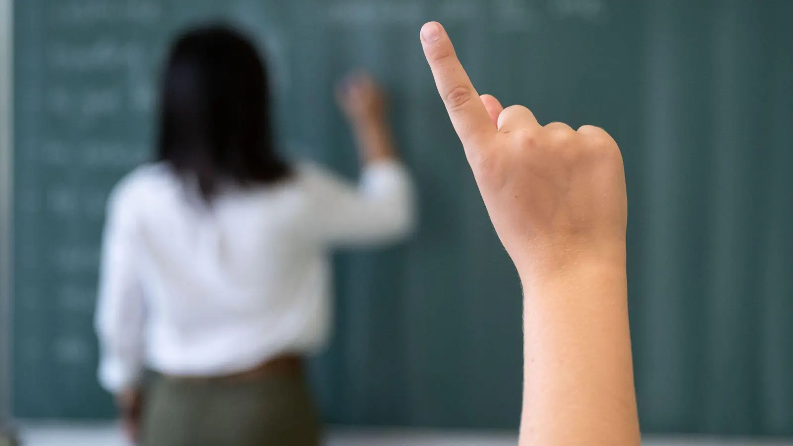 Die höchste Meinung von ihren Schulen haben laut der Studie die Bayern. (Archivbild) (Foto: Marijan Murat/dpa)