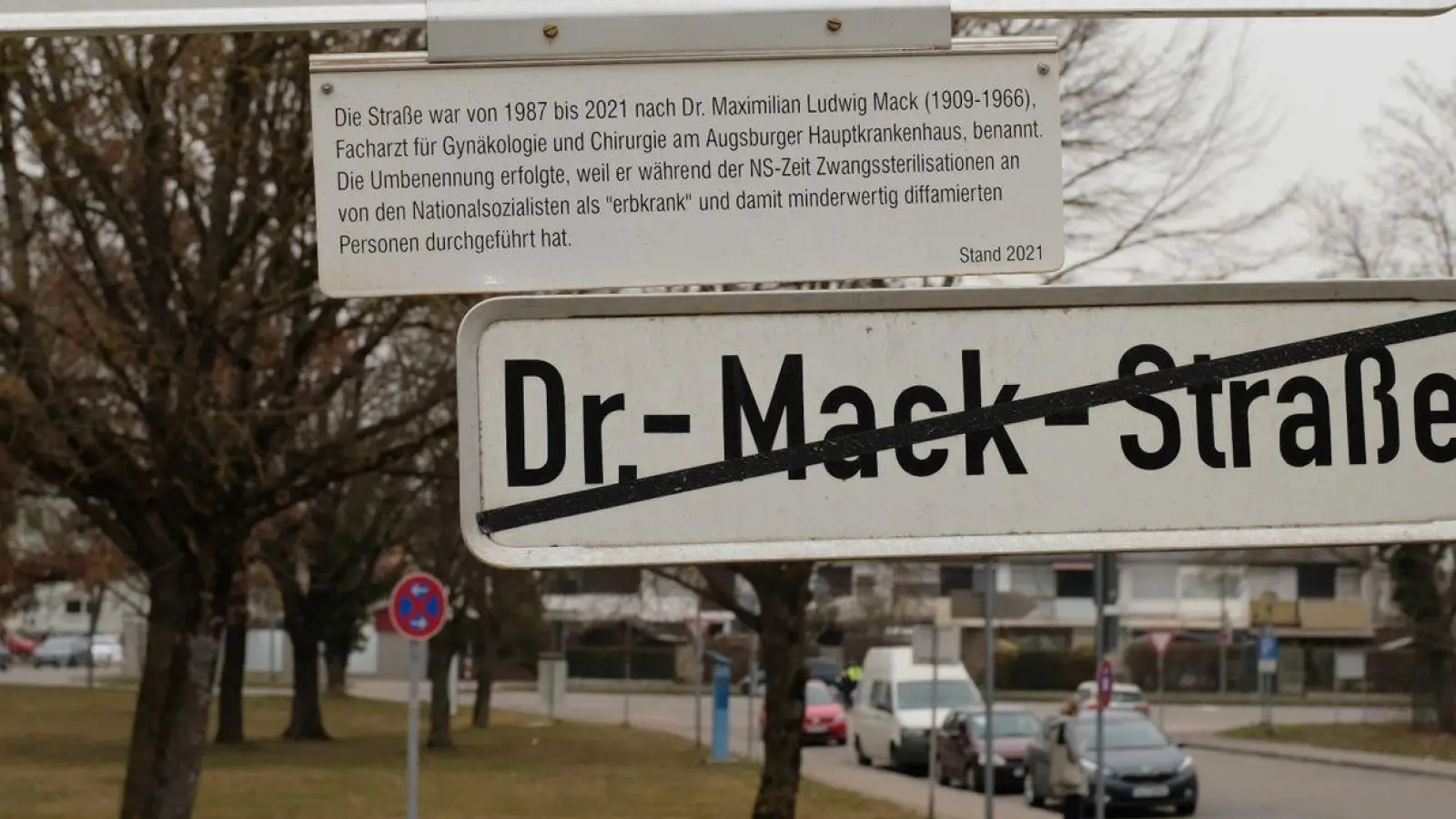 Die Stadt Augsburg hat die bisherige „Dr.-Mack-Straße“ in „Geschwister-Schönert-Straße“ umbenannt. (Foto: Ulf Vogler/dpa/Archivbild)