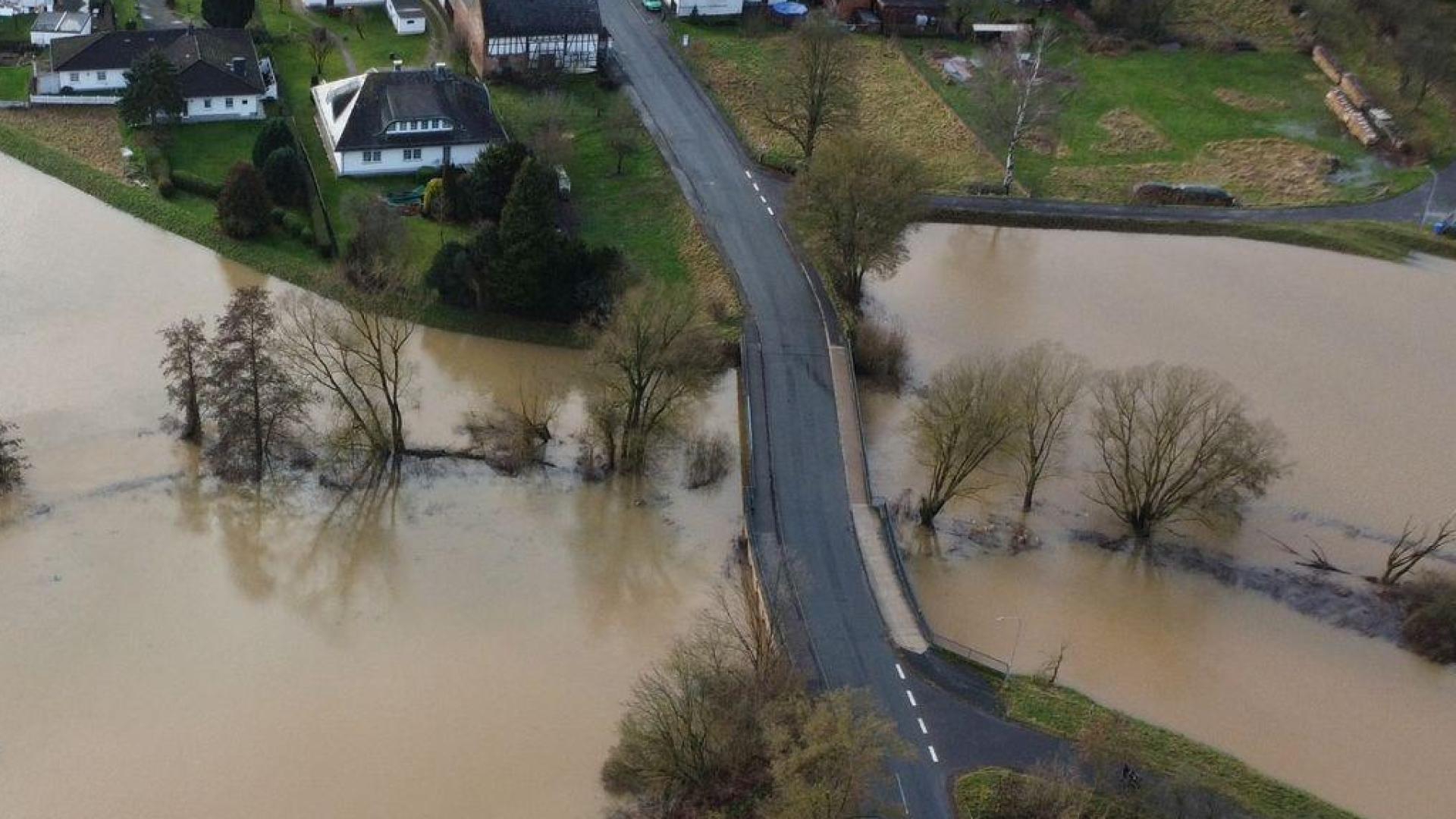 Hochwasser: Warum Regnet Es Derzeit So Viel? | FLZ.de