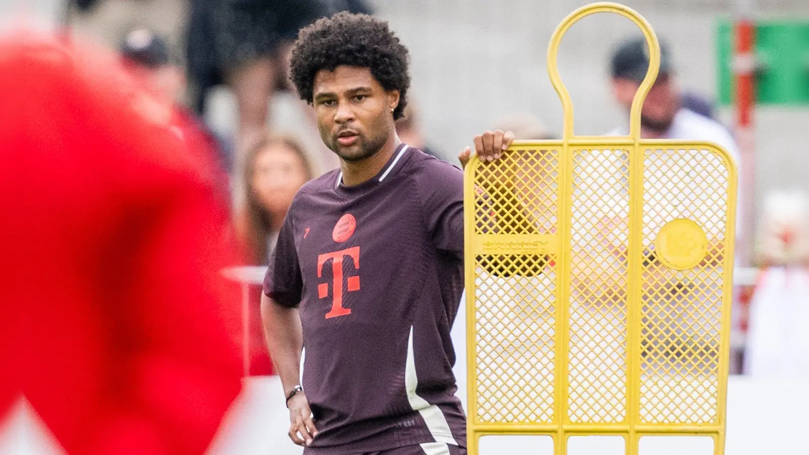 Serge Gnabry will bei Bayern München nach seiner Verletzung wieder angreifen. (Foto: David Inderlied/dpa)