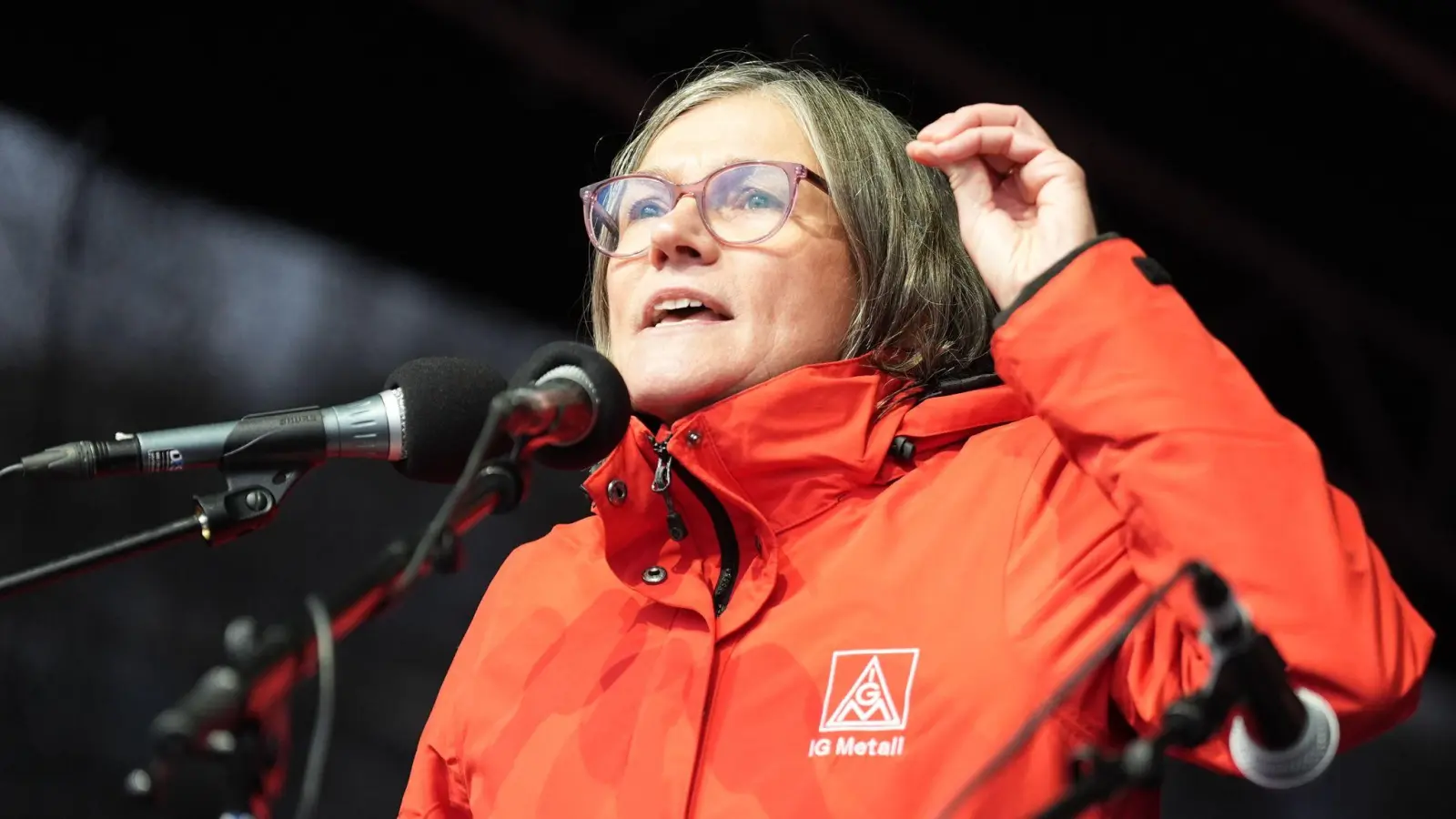 Der Kompromiss in der Fläche könnte helfen, die Probleme bei VW zu lösen, meint IG-Metall-Chefin Christiane Benner (Archivbild). (Foto: Marcus Brandt/dpa)